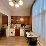 Budapest Central Cozy Studio W Working Space And Wifi